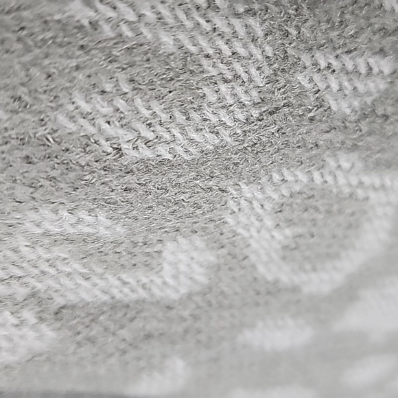 Chico's Reversible Shawl Gray Leopard + Light Blue & Gray Plaid Chevron w Fringe - Picture 5 of 9